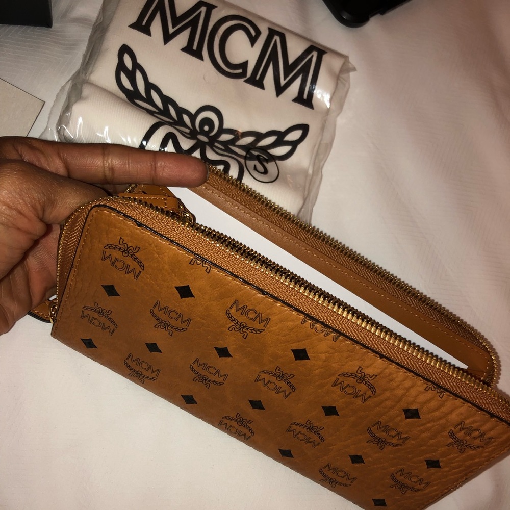 MCM ZIP-AROUND WALLET